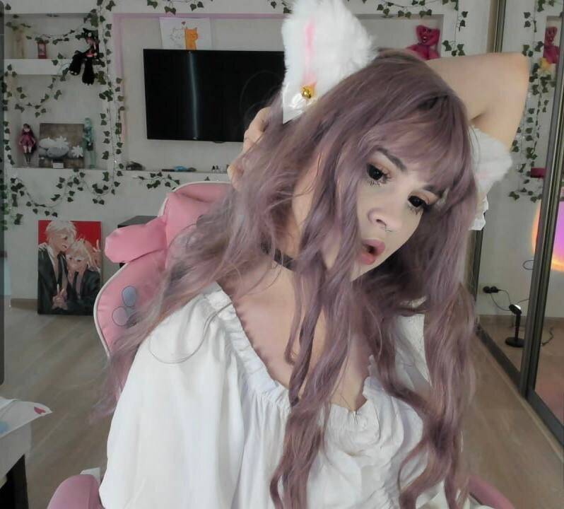 Live sex webcam photo for SelenaCute #289983038