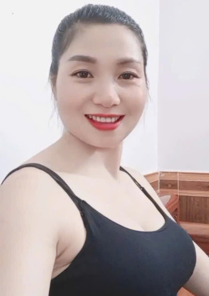 Lena079 live cam model at StripChat