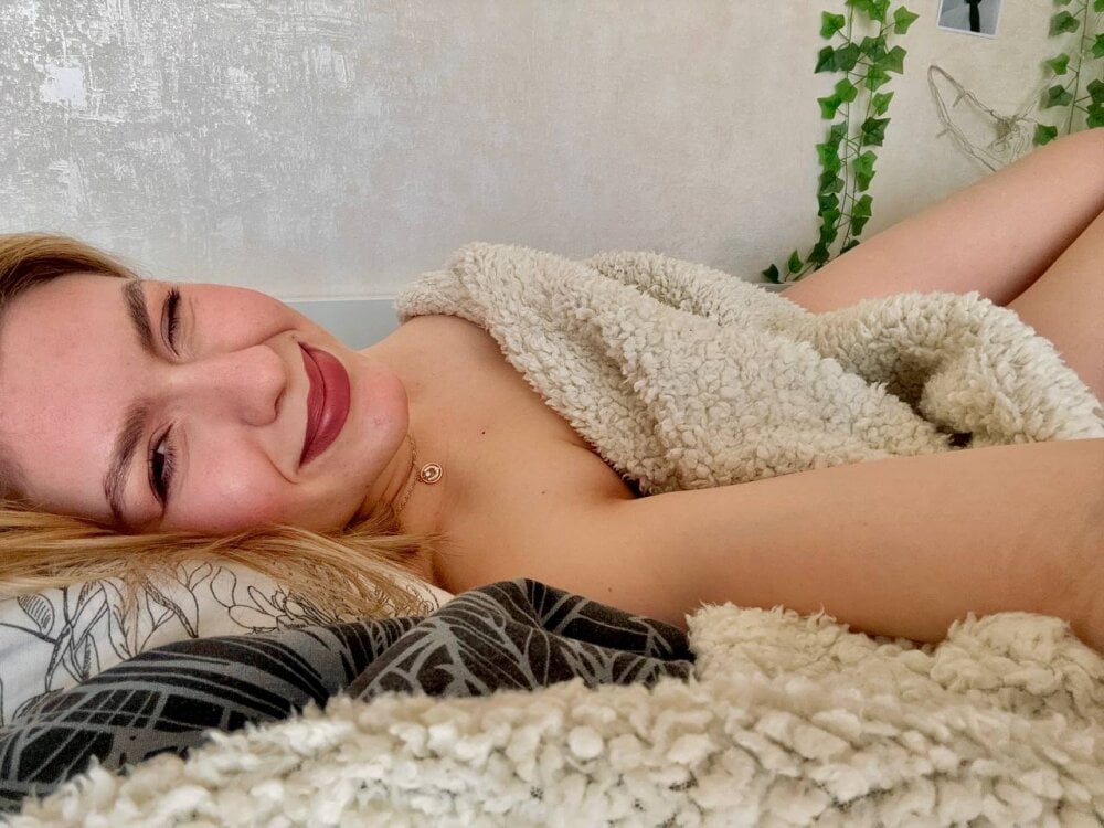 mandarina-karina from stripchat