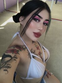Emiily_and_saraa's Offline XXX Chat