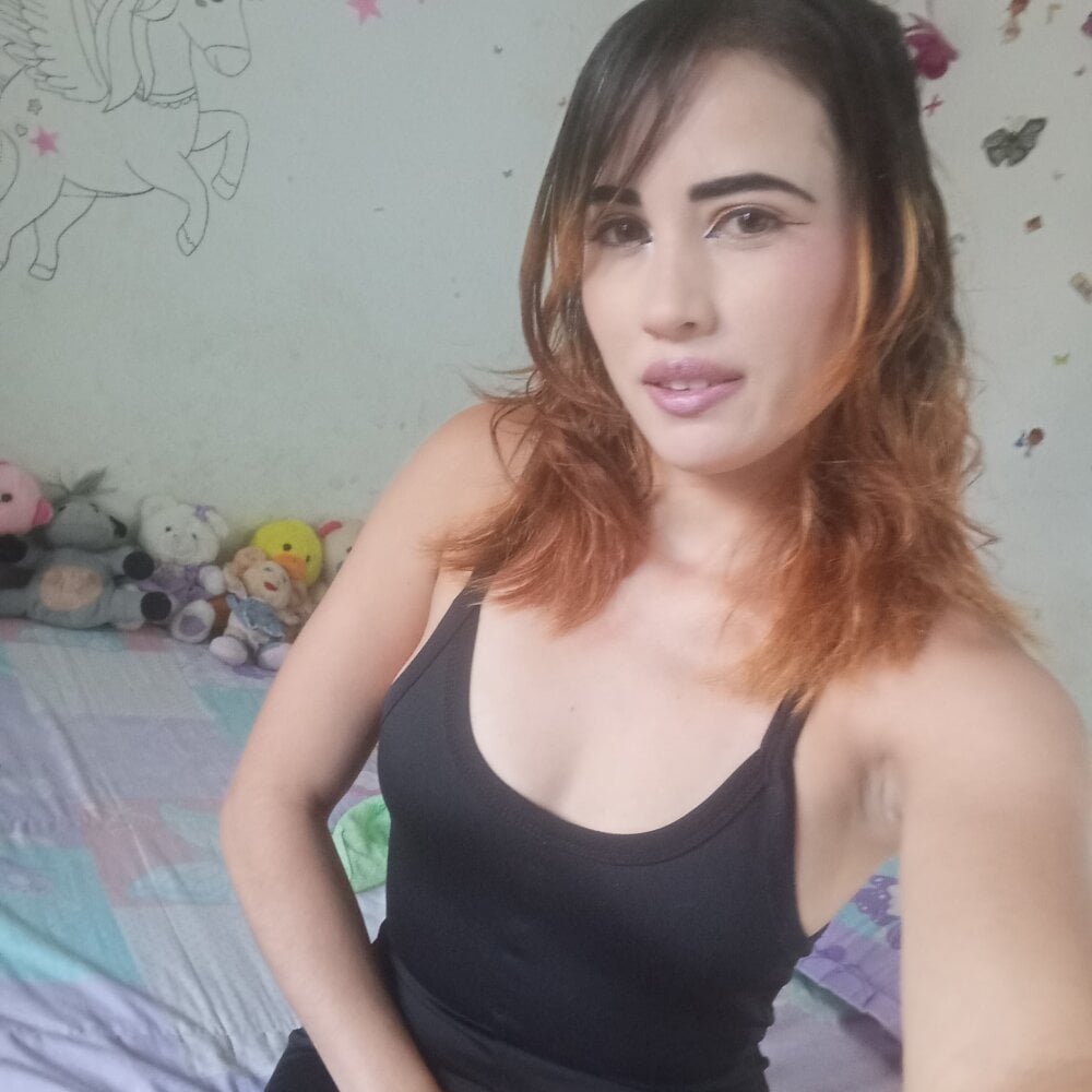 free6cams.com valentinag25 livesex profile in latino cams