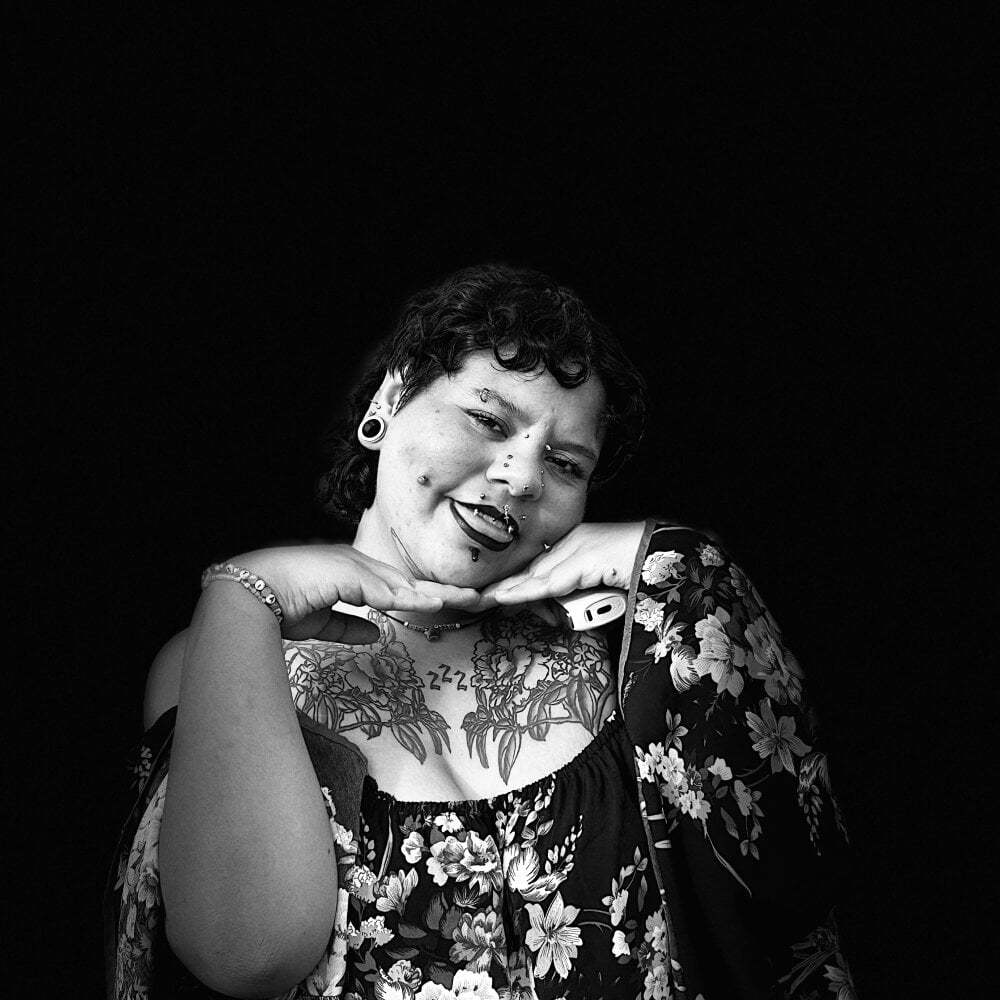 pornsexycams.com poisonvuitton livesex profile in prison-for-horny-girls-3 cams