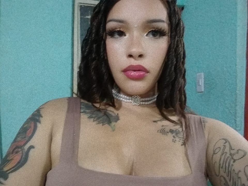 Eimy-Collins live cam model at StripChat