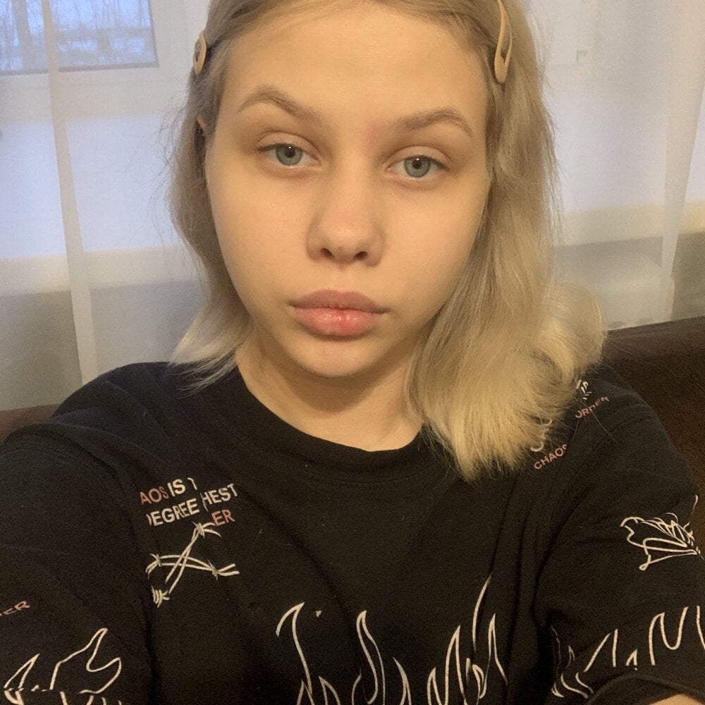 watchgirlcam.com rosariooler livesex profile in magic-hut-in-forest cams