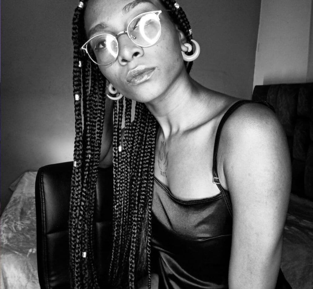 livesex.fan majo_smith25 livesex profile in somewhere-on-the-east cams