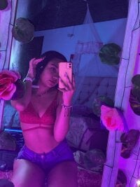 Sarita_pinkk's Offline Chat Room