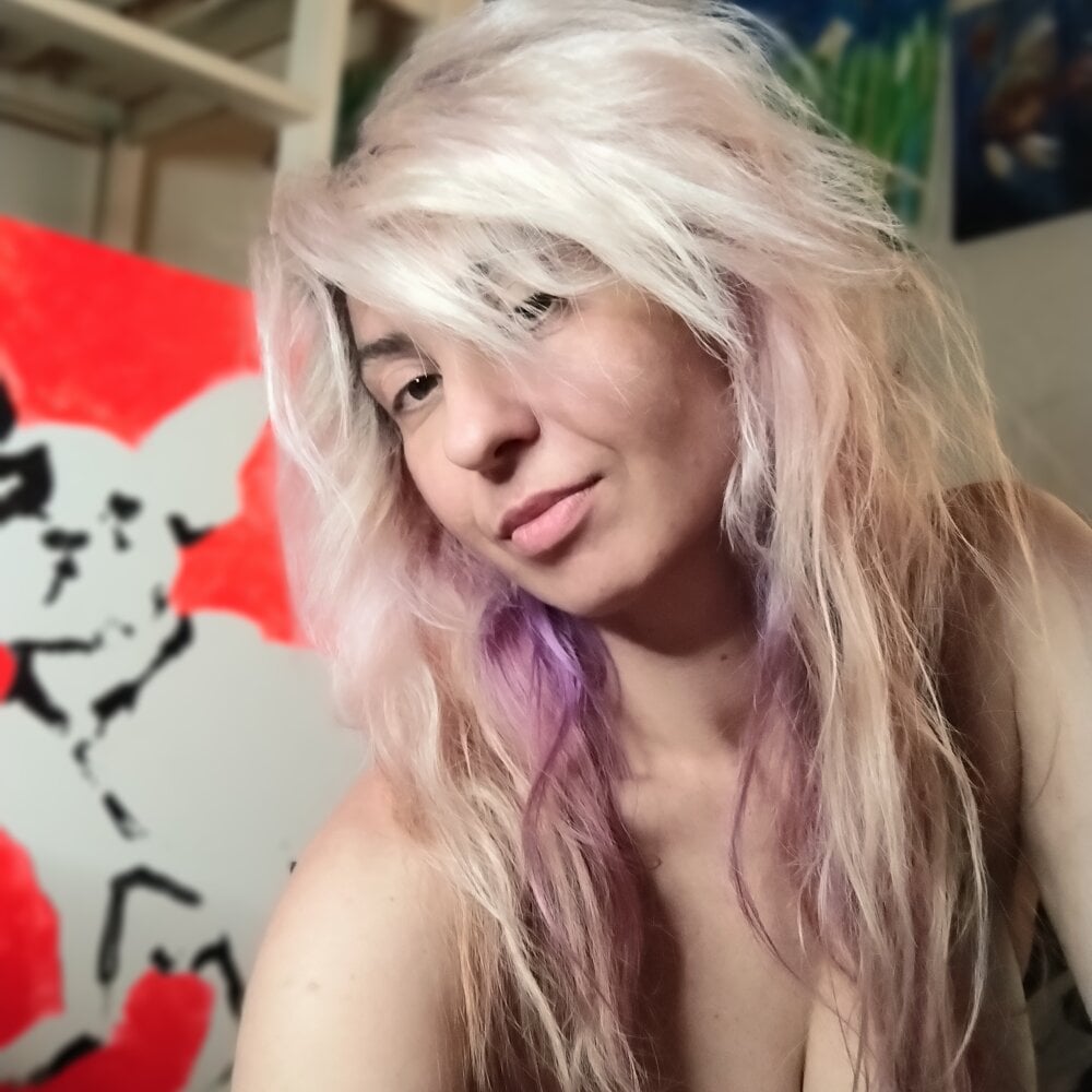 AsyaLulu live cam model at StripChat