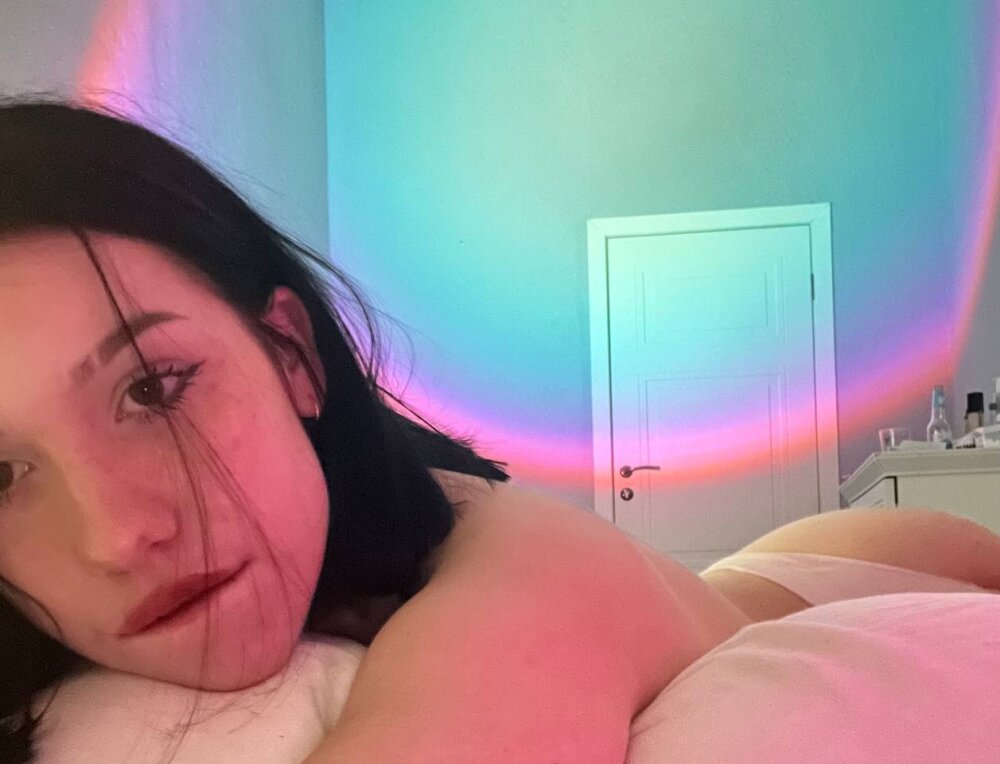 amnesiaaahazee 🌘 webcam