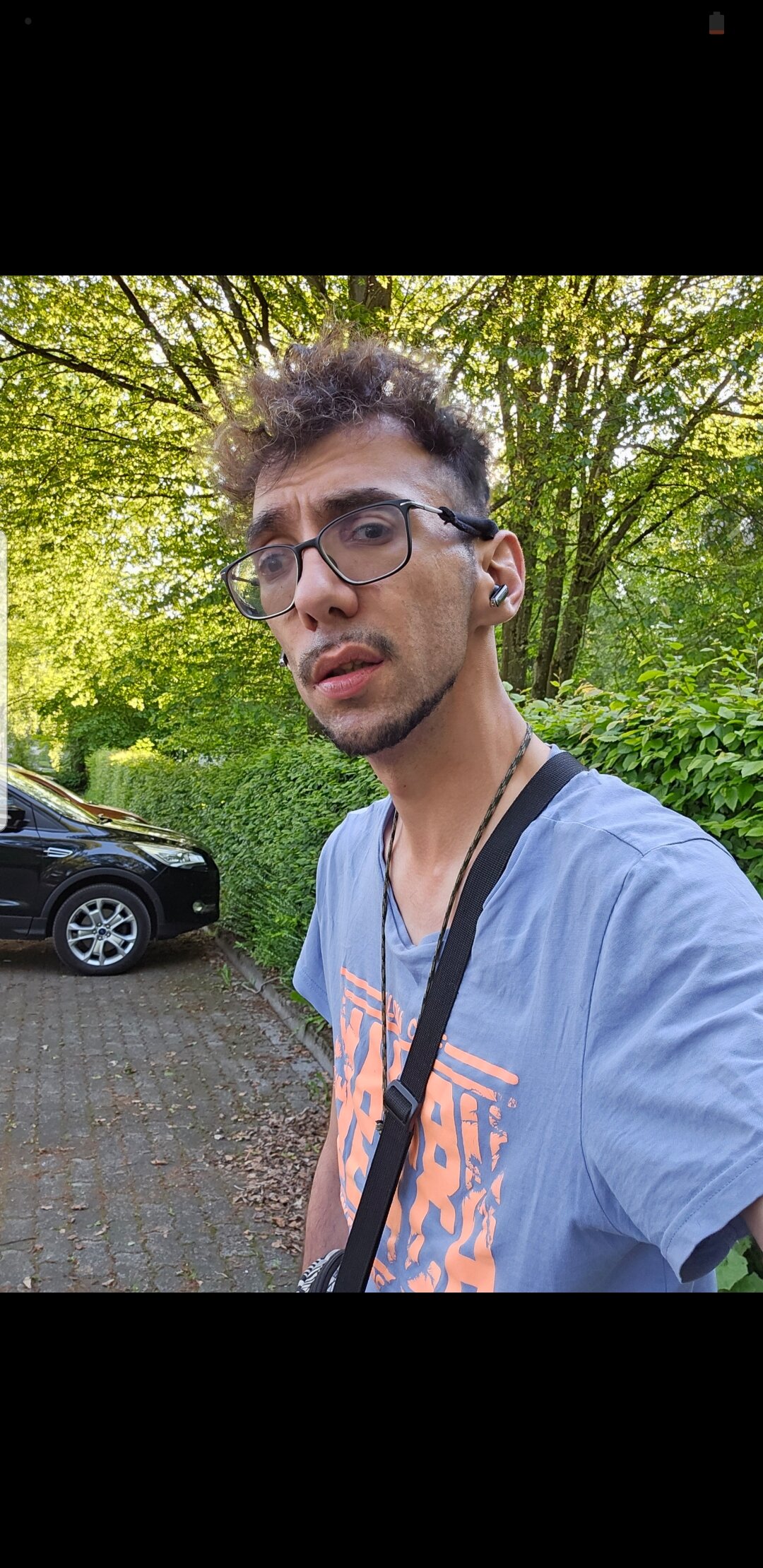 832o9