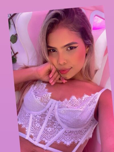 Frida_Kahlo 🚆 naked cam chat