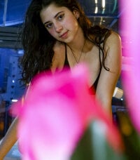 Loana_Joly's Offline Chat Room
