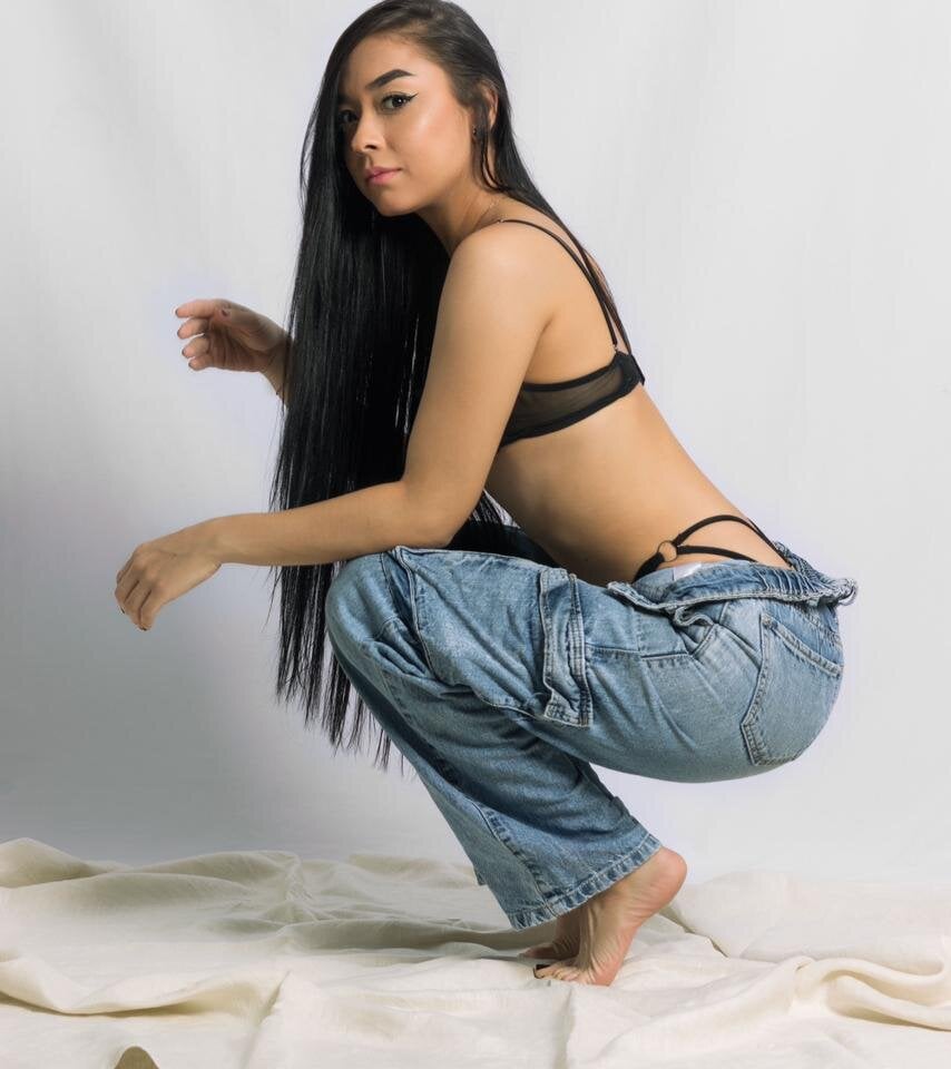 livesex.fan mia-rousse1 livesex profile in thin cams