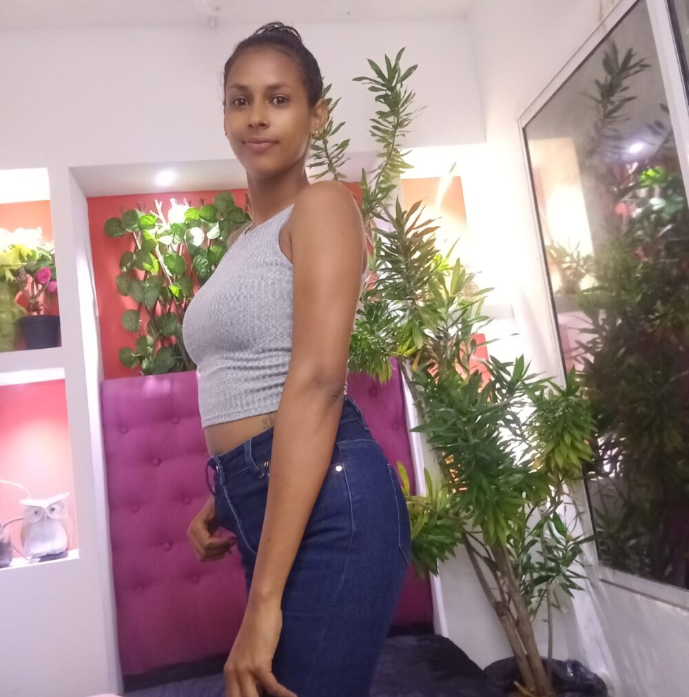 chatnmate.com ayanaroyal livesex profile in born-on-this-planet cams