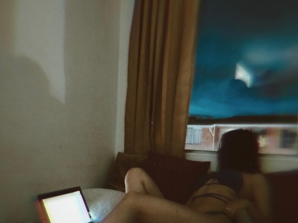 Cam girl Catyloves