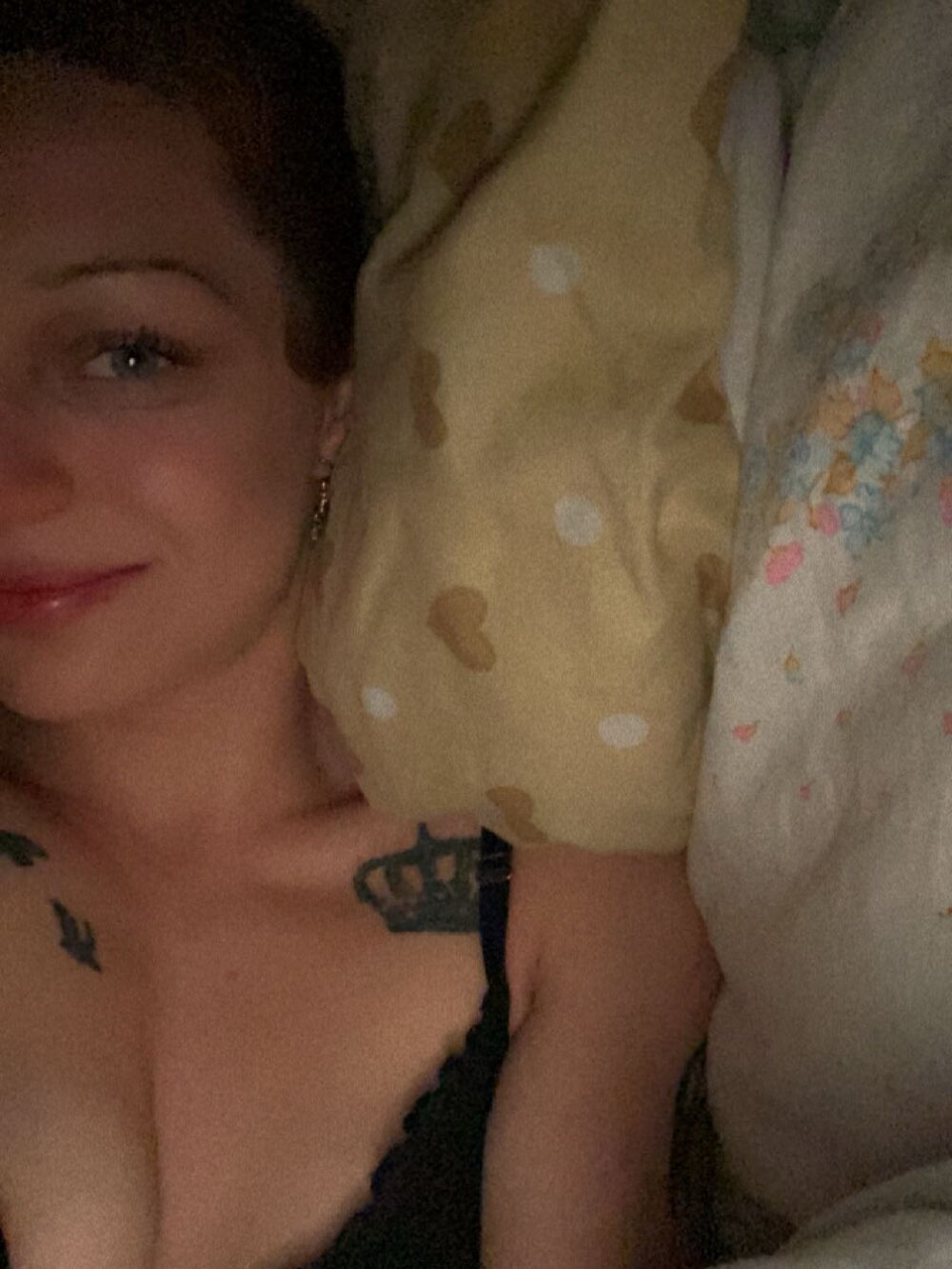 Live sex webcam photo for badgirls3 #290265795