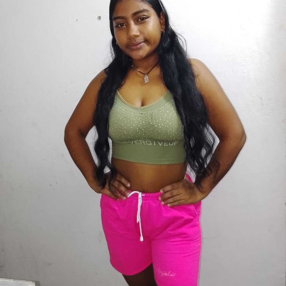 stripchat elizabeeth_jones webcam profile pic via glamcambabes.com