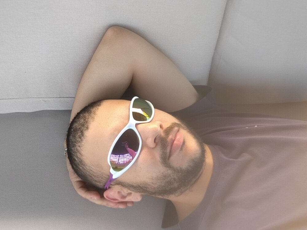 Fistinggayig's Offline XXX Chat