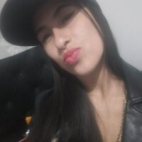 SquirtAnalxx's Offline Chat Room