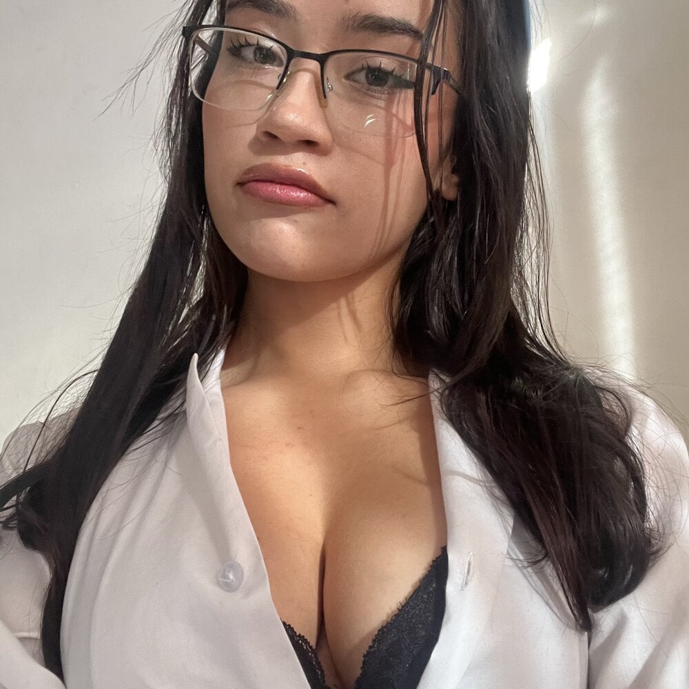 myliveeroticcams.com jadelove231 livesex profile in small-tits cams