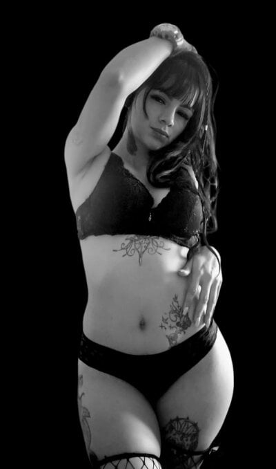 evilll_sweett from stripchat