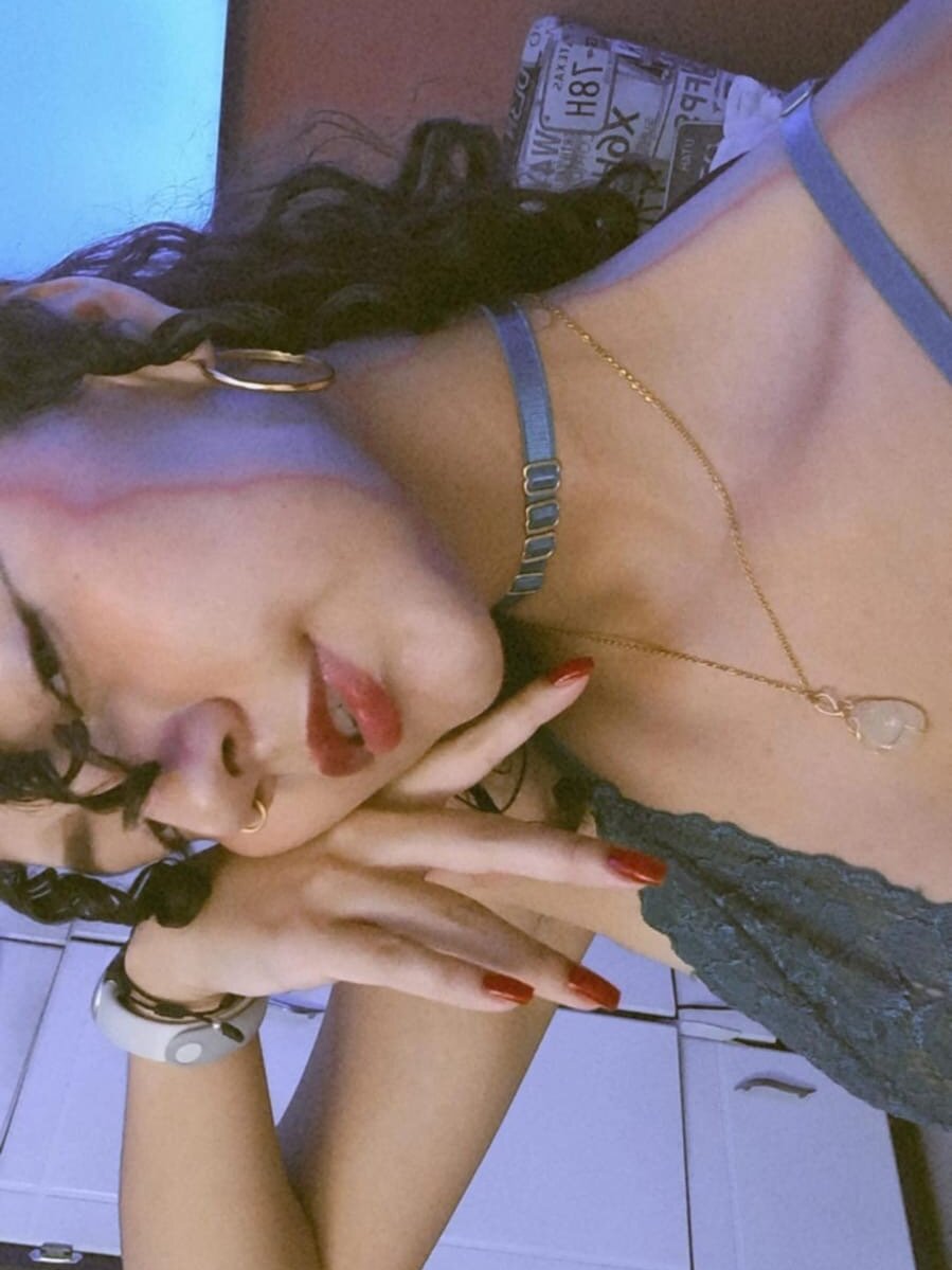 Laly_y profile