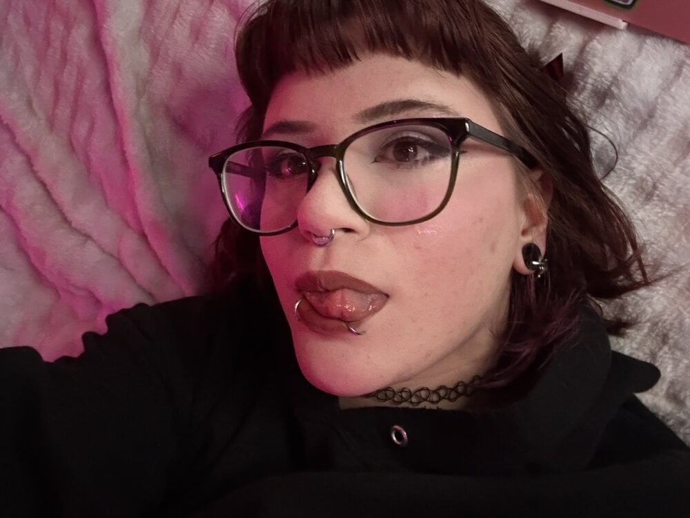 groupsexlivecams.com lolanextdoor1 livesex profile in sweden cams