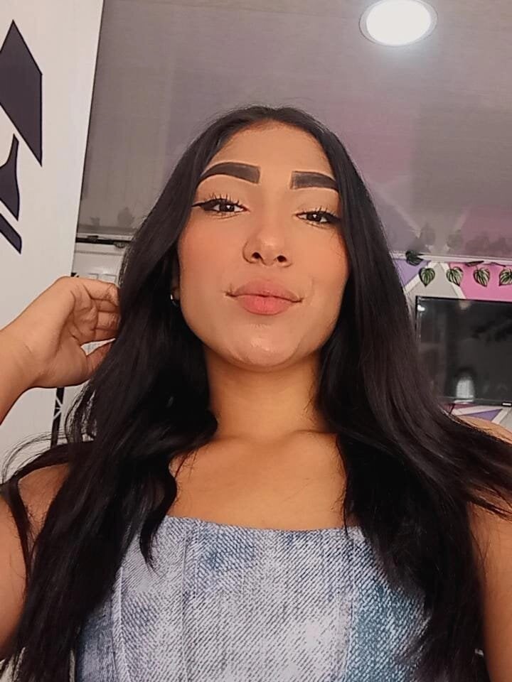 RoxanneLambert_ profile