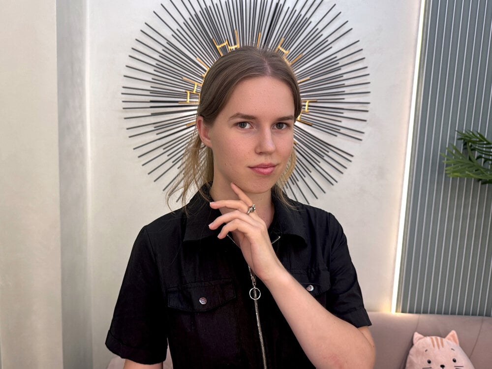 alida_brice webcam profile - Saint Helenian