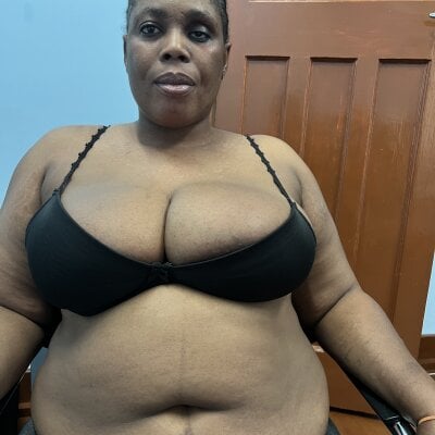 NaughtyLisaxx private show