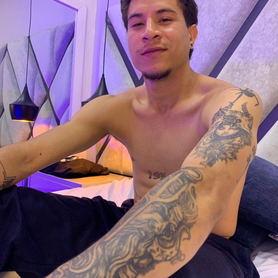 Travis_Navas' Offline XXX Chat