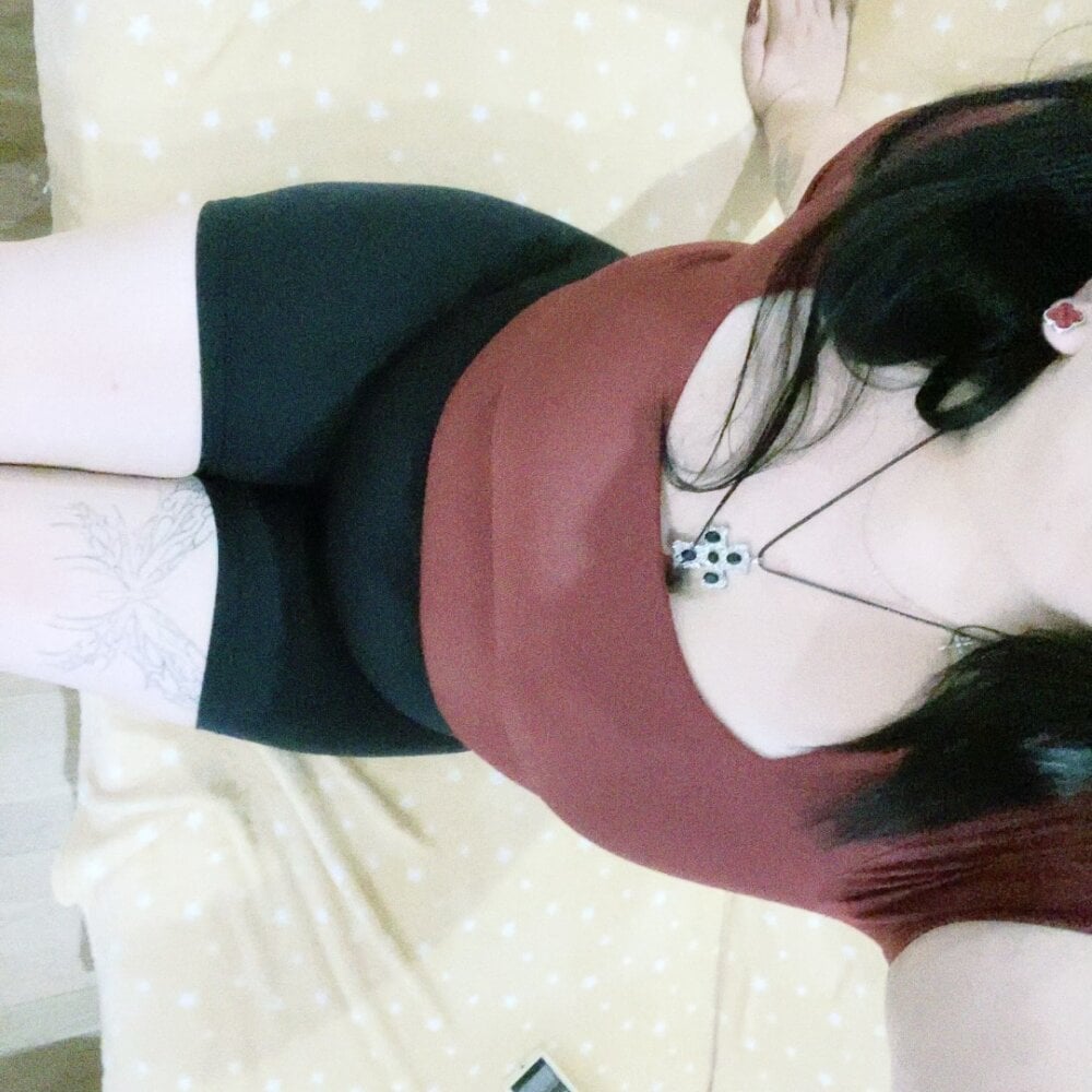 ellainaaa from stripchat