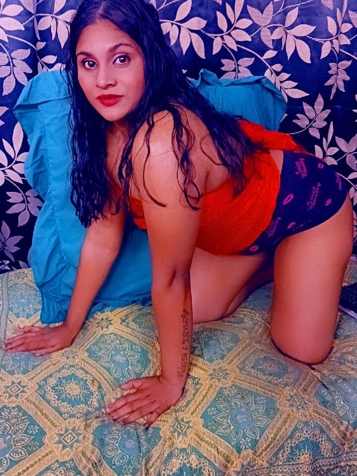 watchgirlcam.com foxyyindian livesex profile in habibis-mansion cams