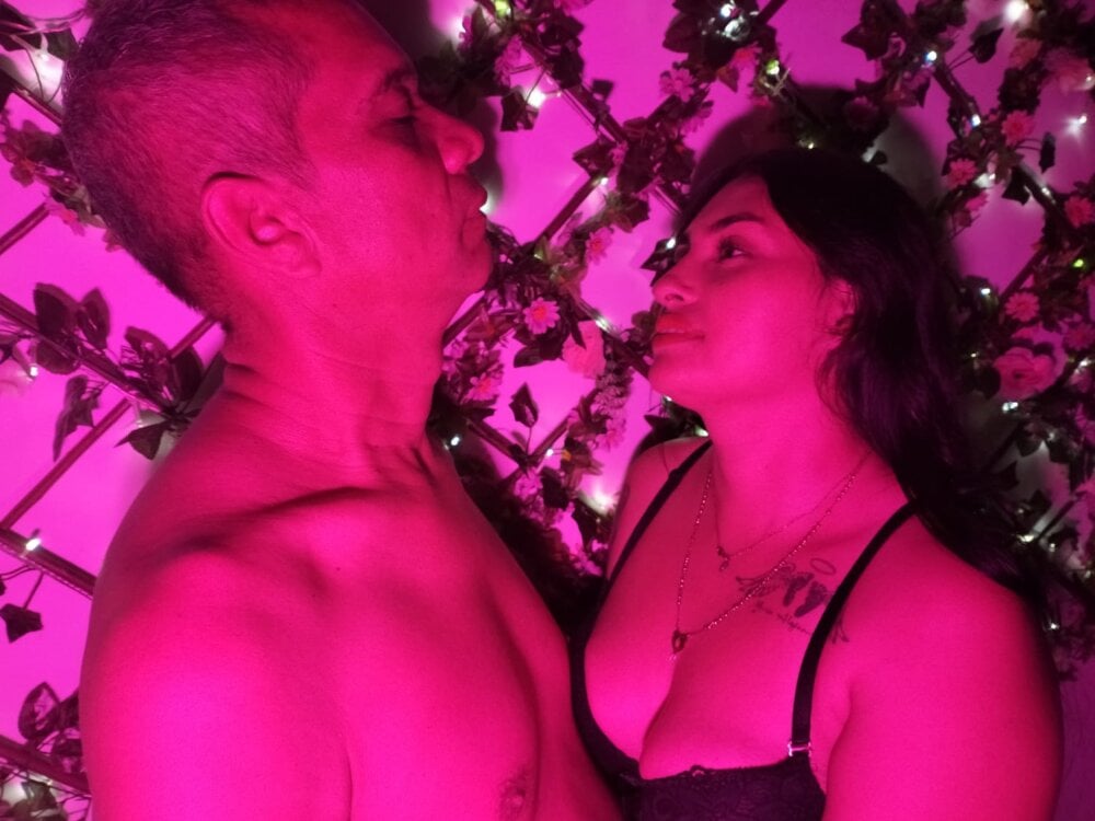 hornymature_69's Offline XXX Chat