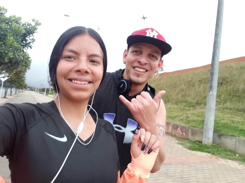 Sexy_family_hot Gratis Live Webcam Show & XXX Chat xHamsterLive