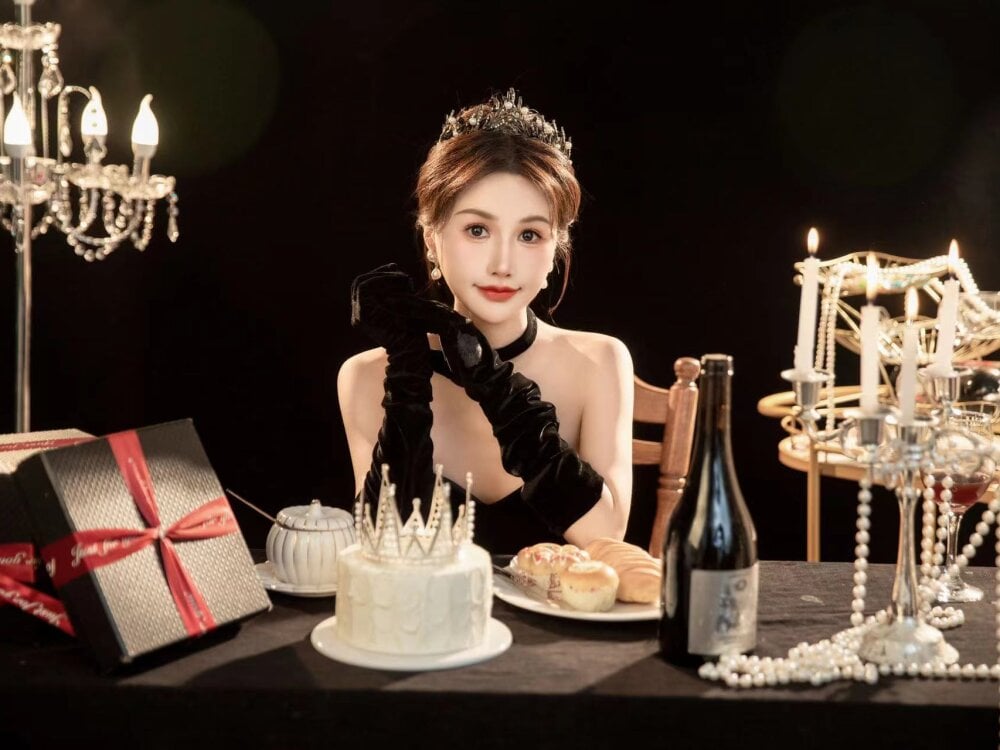 Live sex webcam photo for babykitty- #290063772