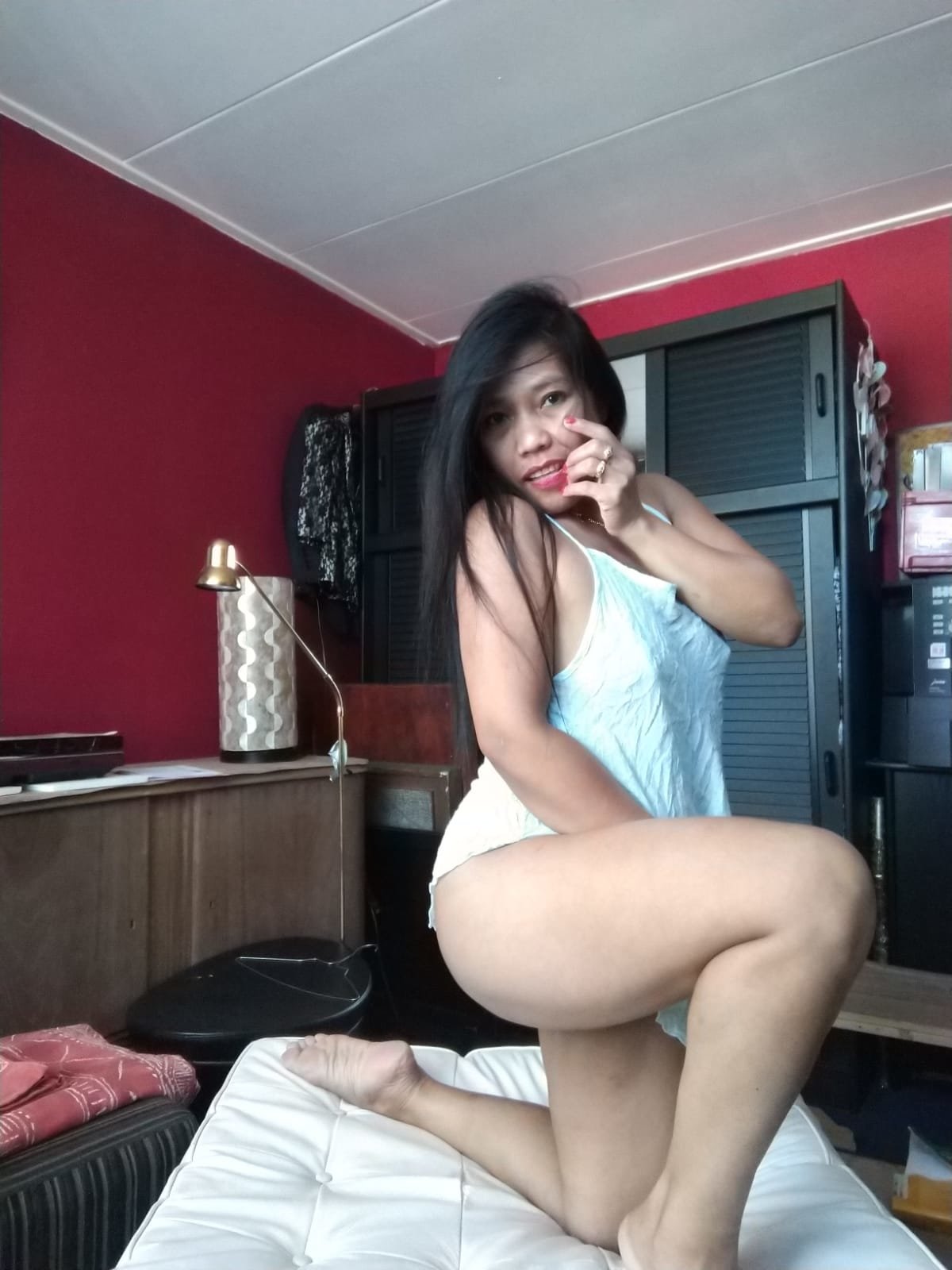 Hornygirltheone