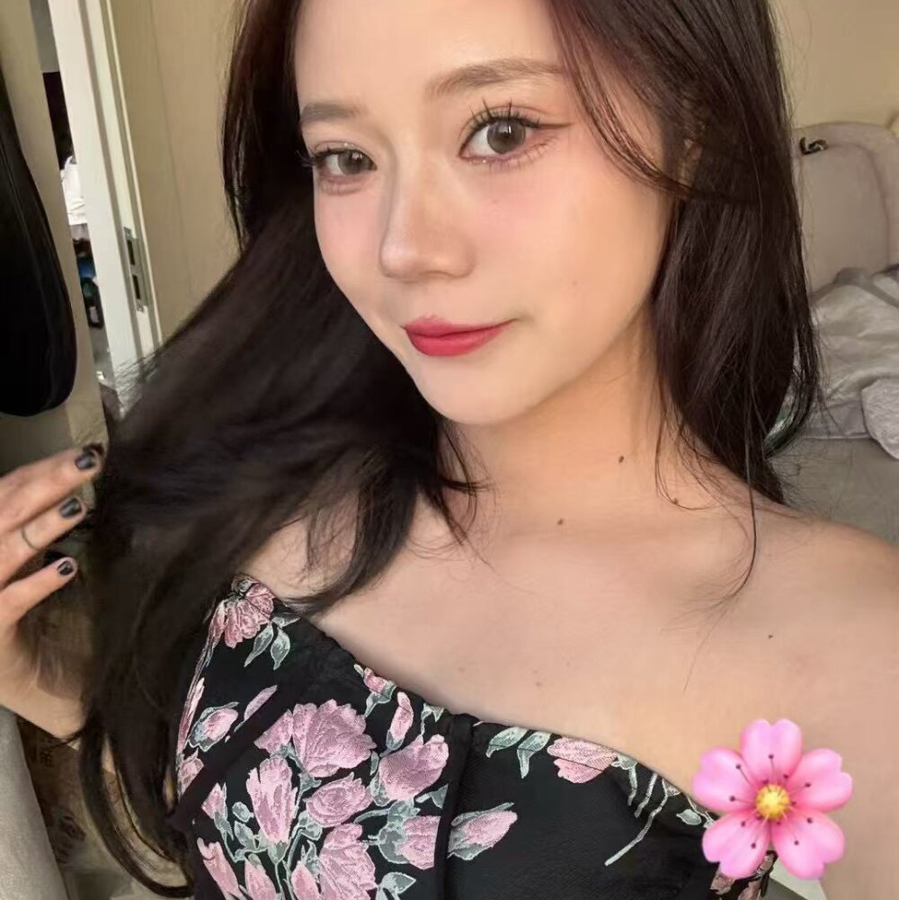 shininggirls001 from stripchat