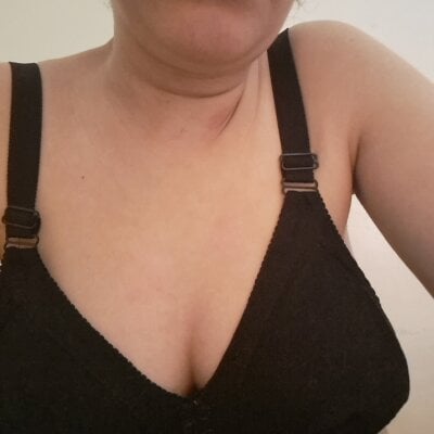 Lara_xxx_sex on StripChat