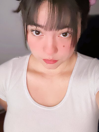 Yui-Chi11 Female Twerkasian Free Cam Striptease