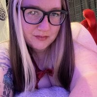 ShowMeMoreKor's Offline Chat Room