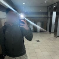 Wanna see this guys cock?