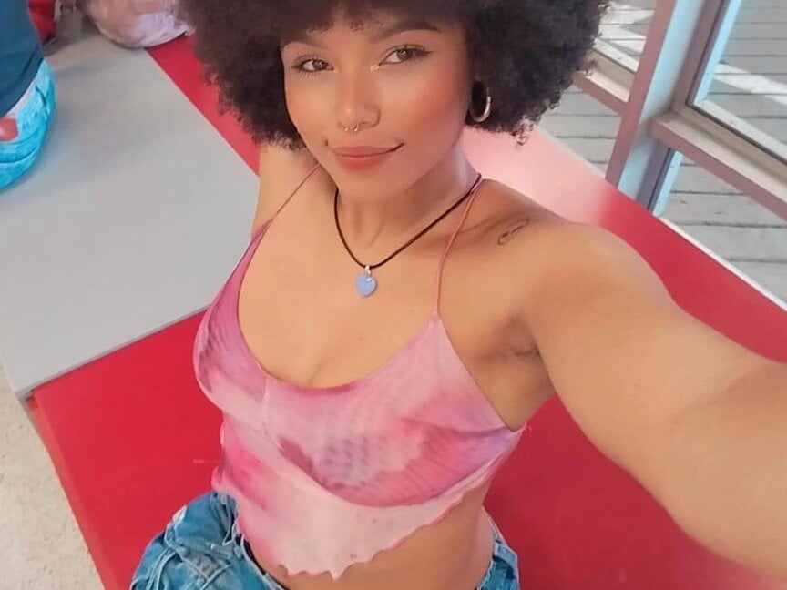 Naomi_firee's Offline XXX Chat