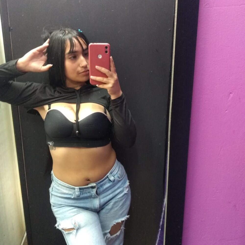 Live sex webcam photo for baby__st #288327920