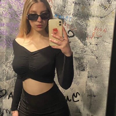 MaeCurson Female Footjob Live Webcam Adult