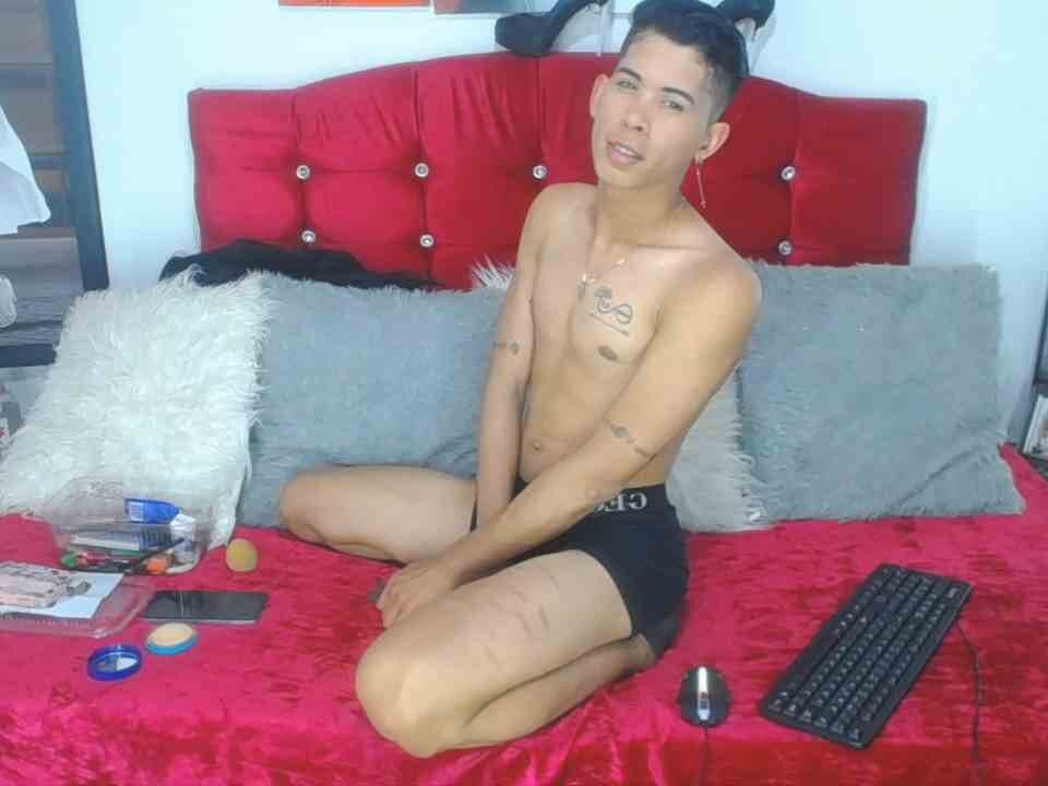 Live sex webcam photo for kristal_kisslove #289780996