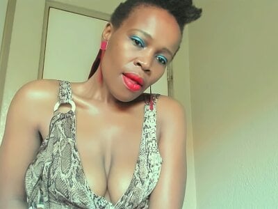 AfricanSquirtingQueen - facesitting