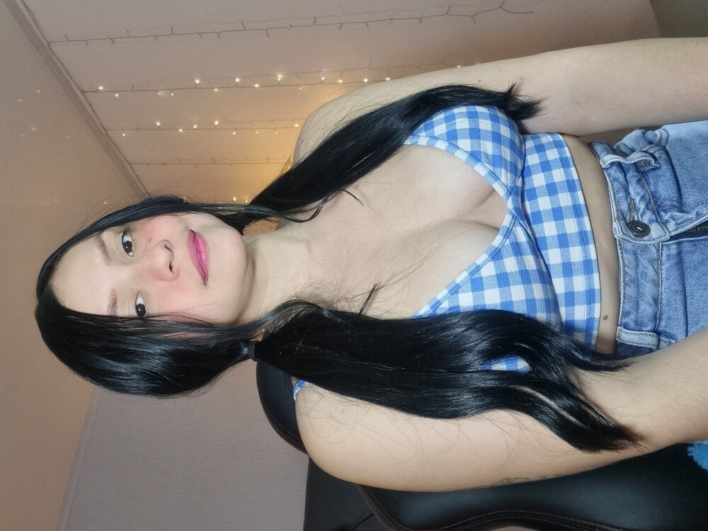 Live sex webcam photo for megancero #289995321