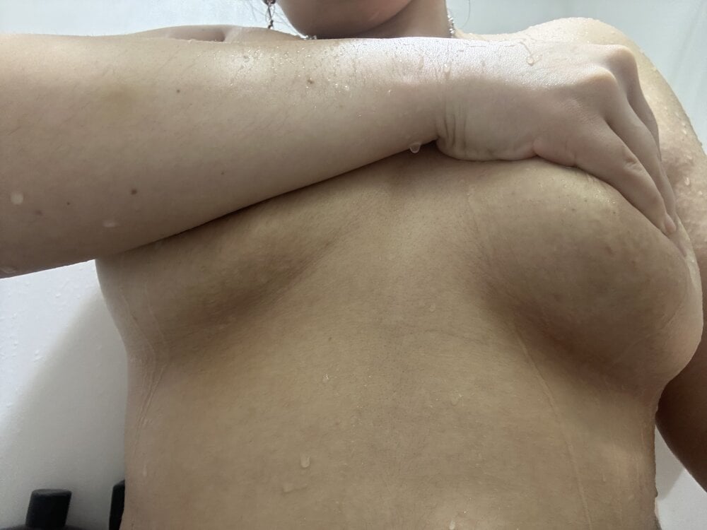 stripchat hornybigclit webcam profile pic via livesexr.com