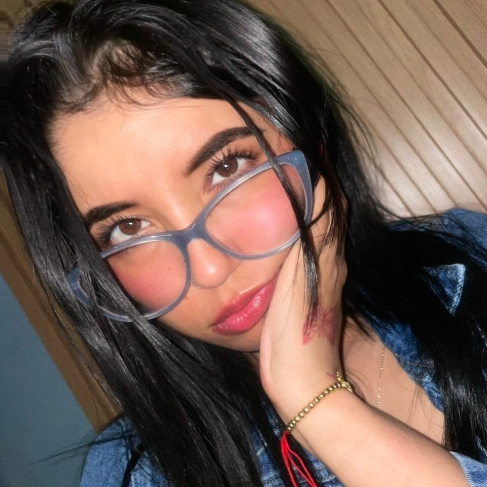 Live sex webcam photo for skinnygirlsweet18 #289673987