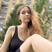 LolaalolaY's webcam live show